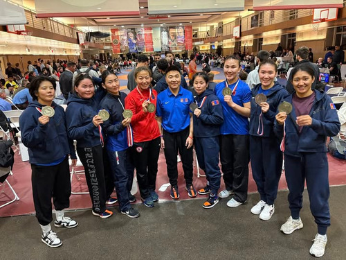 Нью-Йоркт манай тамирчид медалийн хур буулгав